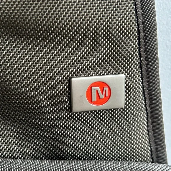 Merrell Gray/Olive Green Textured Bag with Red Logo - Picture 3 of 10